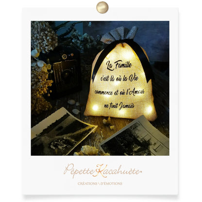 MINI POCHON FAMILLE PEPETTE KACAHUETE DECORATRICE DE DECORATIONS LUMINEUSES PERSONNALISEES VALENCE DROME
